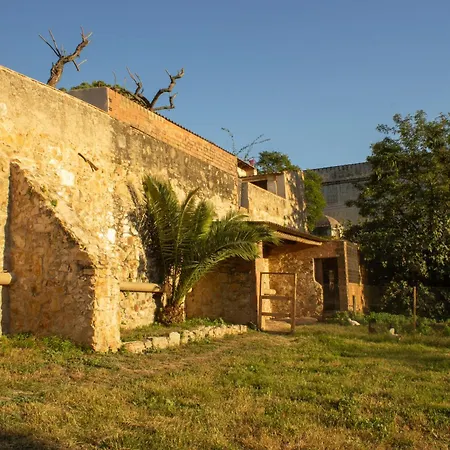 Country house Rovira: Neoclassical Mansion Near Barcelona